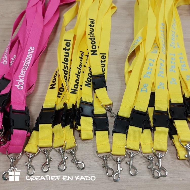 geel keycord met naam voor Lucas