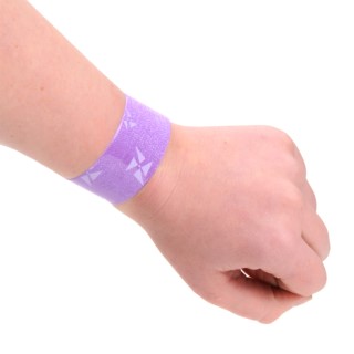 klaparmband om een arm