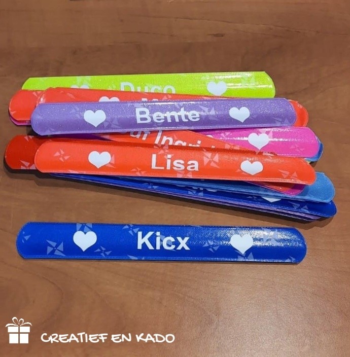 klaparmband met naam en sterren,