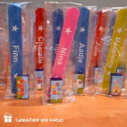klaparmband gekleurd met naam