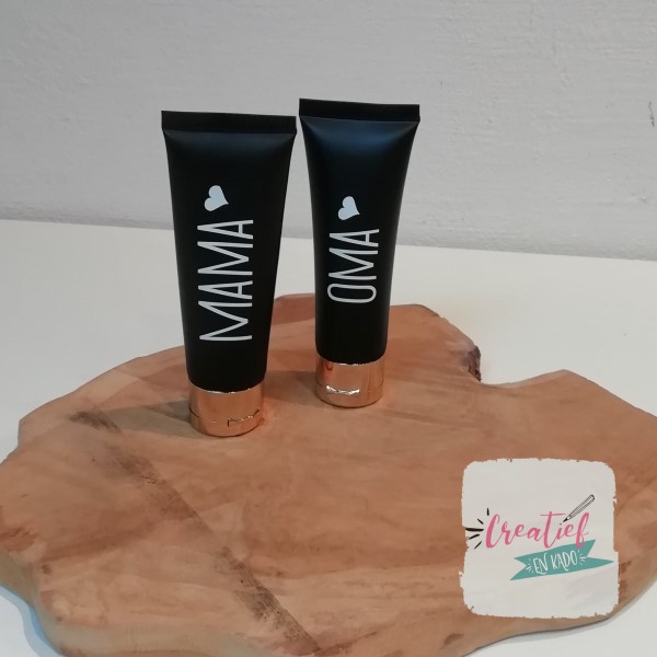 handcreme tube met naam, zwarte handcreme met naam, handcrème mama, handcrème oma
