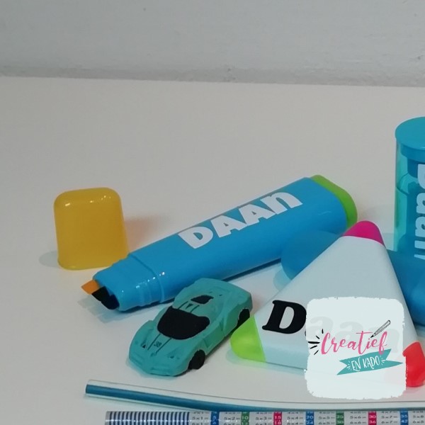 regenboog marker met naam, stift met naam