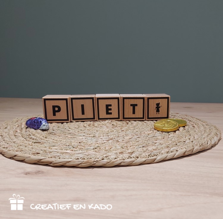 houten naamblokken Piet