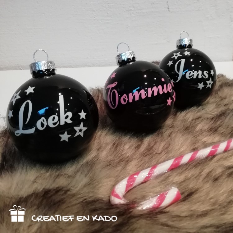 kerstbal wit met naam en sterretjes