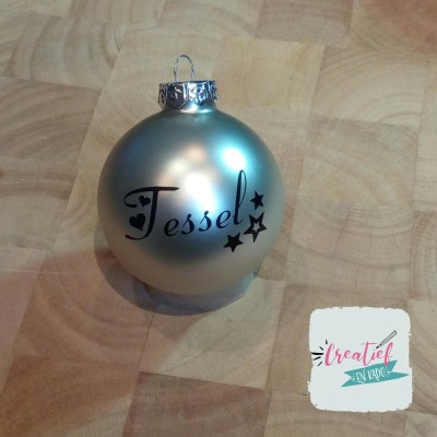 zilver kerstbal naam en sterretjes