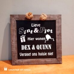 Krijtbord Sinterklaas, hier wonen namen vergeet ons huisje niet