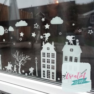 Raamstickers sinterklaas straatje geplakt schuifpui wit