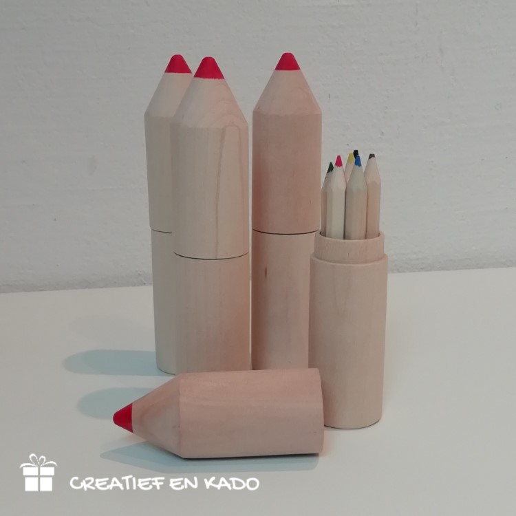 potlood met kleine kleurpotloodjes
