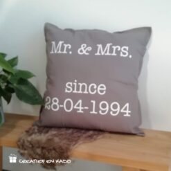 kussenhoes grijs, kussen Mr&Mrs, kussen trouwen