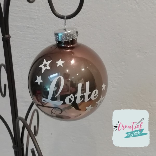kerstbal bruin met naam en kleine sterretjes, bruine kerstbal, kerstbal met naam