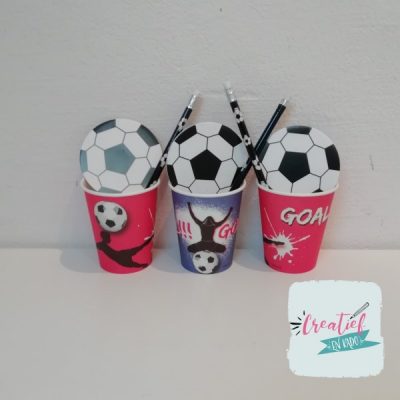 voetbal traktatie in goal beker, sport traktatie, complete traktatie