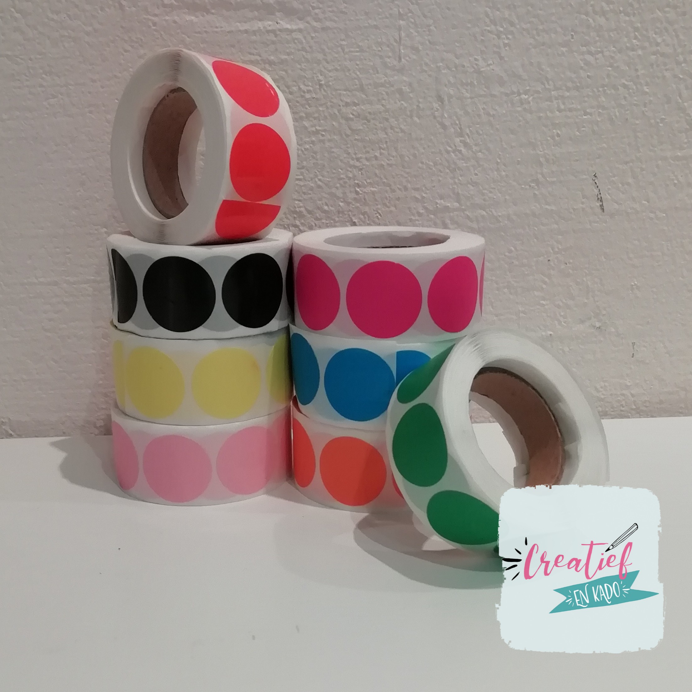 ronde sticker gekleurd, traktatie sticker gekleurd, sluitzegels gekleurd