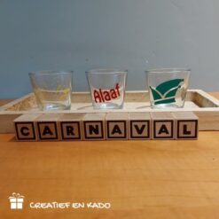 houten blokken carnaval, carnaval naam blokken, carnaval deco, theelichtjes carnaval wit