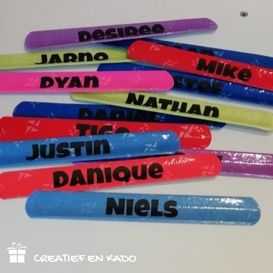 klaparmband met naam, naam traktatie, traktatie school, traktatie jongen, traktatie meisje