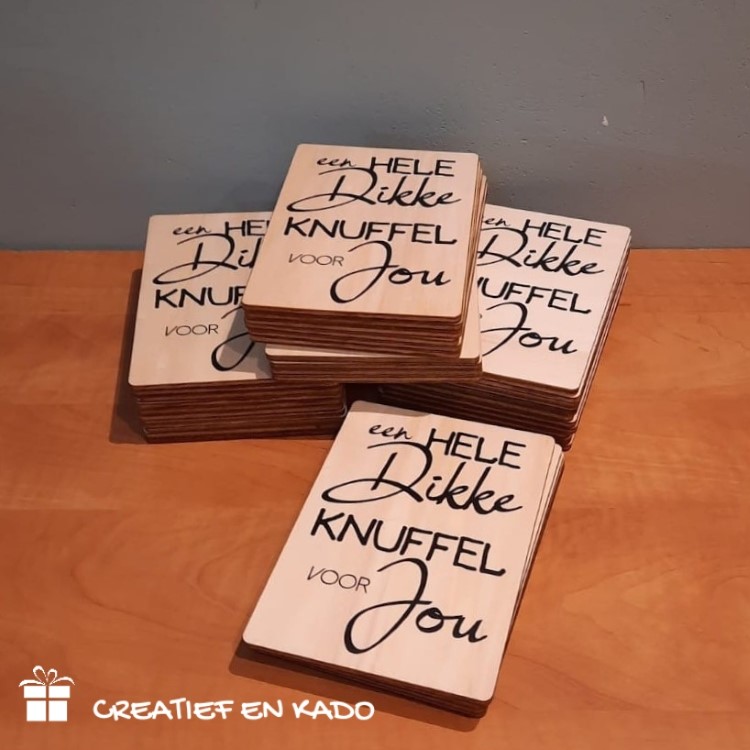 houten wenskaart een hele dikke knuffel, handcreme met naam, handcreme mama, cadeau moederdag