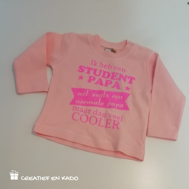 licht roze shirte, student papa, shirtje baby meisje