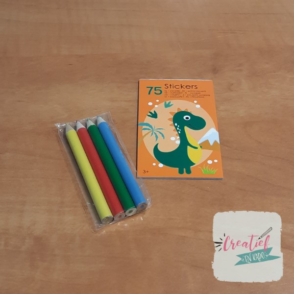 Dino stickerboekje traktatie