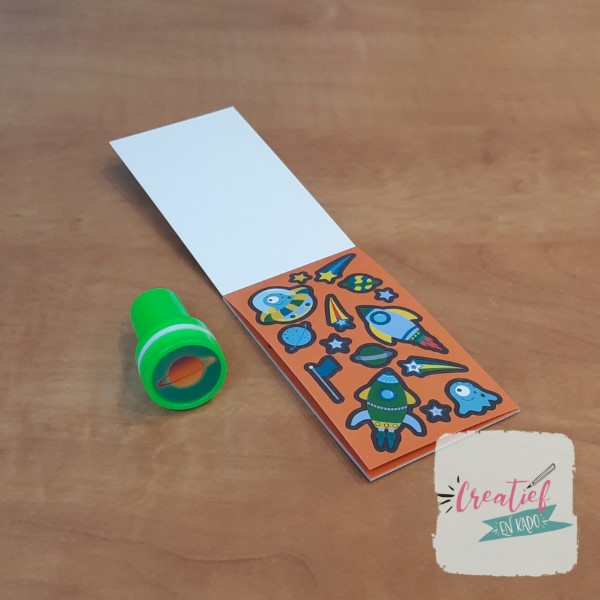ruimtevaart traktatie met stickerboekje en stempel