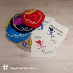 pietenbaret met naam, pietenmuts met naam, Sinterklaas, hulppietje, pepernotenzakje met naam, pietenzakje met naam