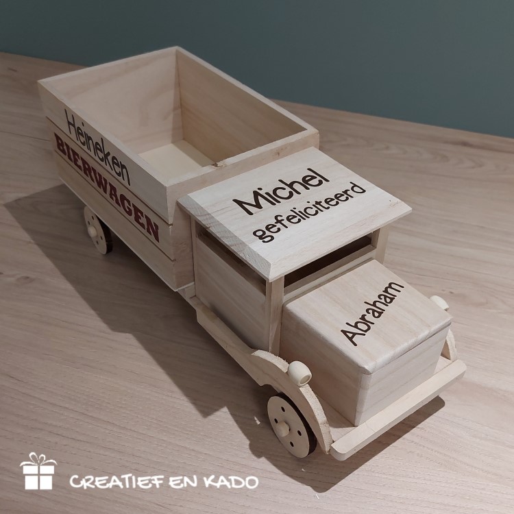 houten bierwagen, houten vrachtwagen, bierpakket, kado man,
