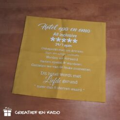 kussenhoes hotel opa & oma, kussenhoes geel 40x40 cm, cadeau opa en oma