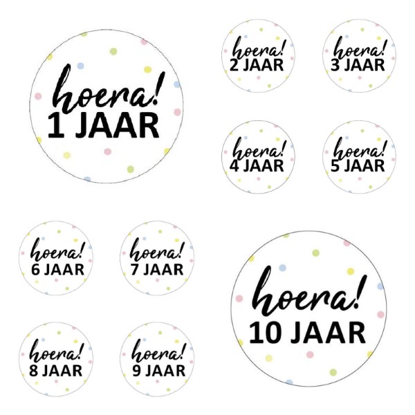 sluitsticker hoera ... jaar, ronde sticker verjaardag, hoera 1 jaar, hoera 2 jaar, hoera 3 jaar, hoera 4 jaar, hoera 5 jaar, hoera 6 jaar, hoera 7 jaar, hoera 8 jaar, hoera 9 jaar, hoera 10 jaar