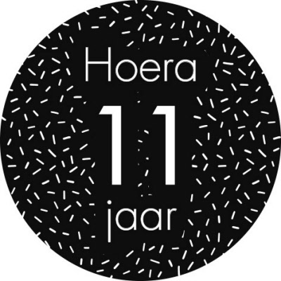 sluitsticker hoera 11 jaar zwart