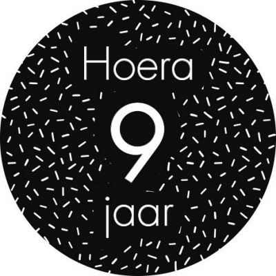 sluitsticker hoera 9 jaar zwart