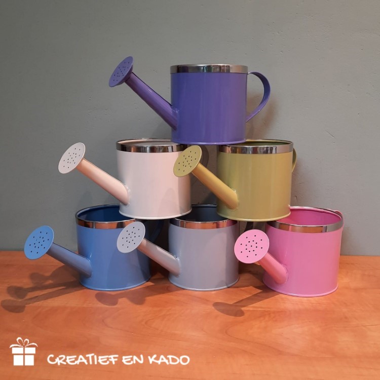 bloempot gieter pastel. bloempot cadeau, gieter cadeau