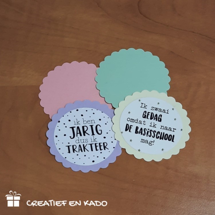traktatie labels pastel kleuren, traktatie labels geschulpt