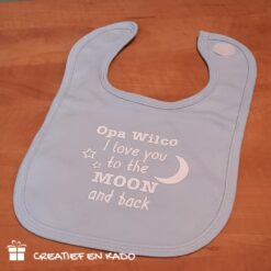 slabbetje i lov you tot the moon and back, slabbetje licht blauw, slabbetje opa, slabbetje bedrukt