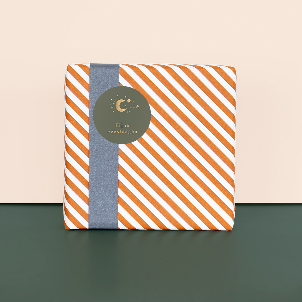 inpakpapier stripes diagonal inpakinspiratie met kadosticker fijne feestdagen