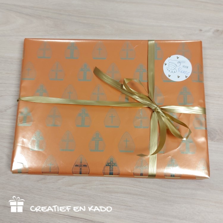inpakpapier sint mijter, kadopapier Sinterklaas, inpakken, inpakinspiratie