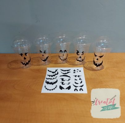 Halloween griezel traktatie in transparante beker