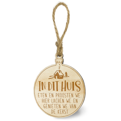 houten kerstbal in dit huis, thuis kerst, kerst diner, kerst deco