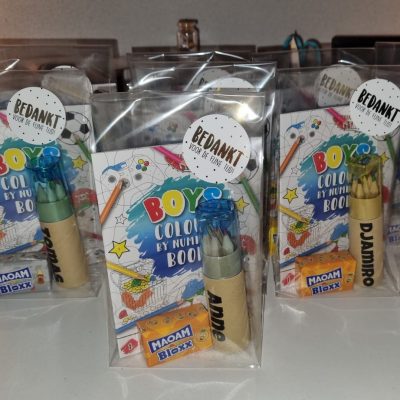 kleurboekje op nummer traktatie, klantfoto