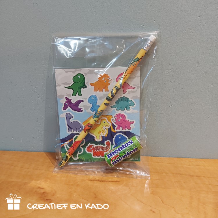 dino stickervel traktatie, complete traktatie, traktatie idee,