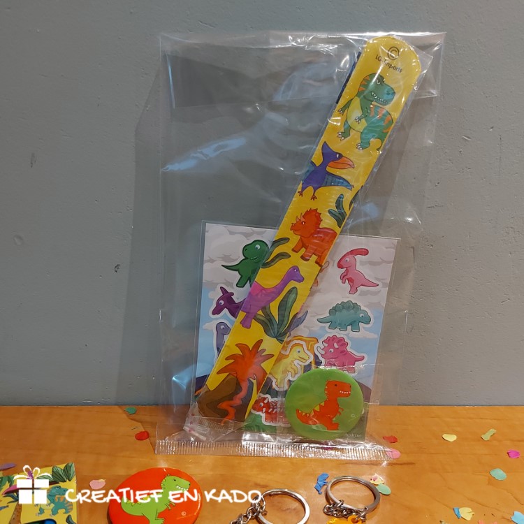 dinosaurus stickervel traktatie, traktatie idee, complete traktatie,