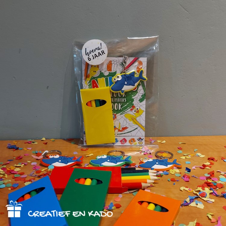 haai kleurboekje traktatie,