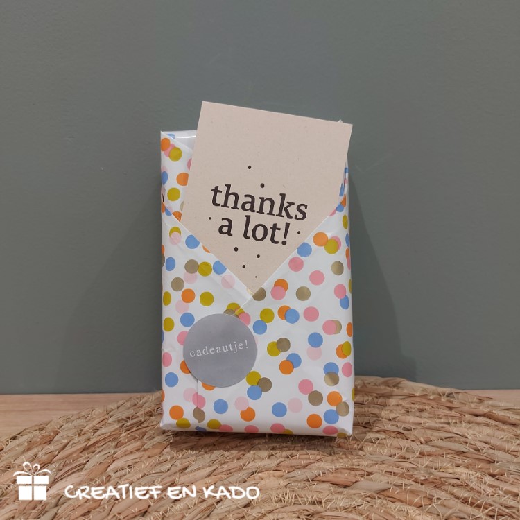 inpakpapier confetti, inpakken, kadopapier, inpakinspiratie, printje van de week, minikaartje thanks a lot, minikaartje kraft