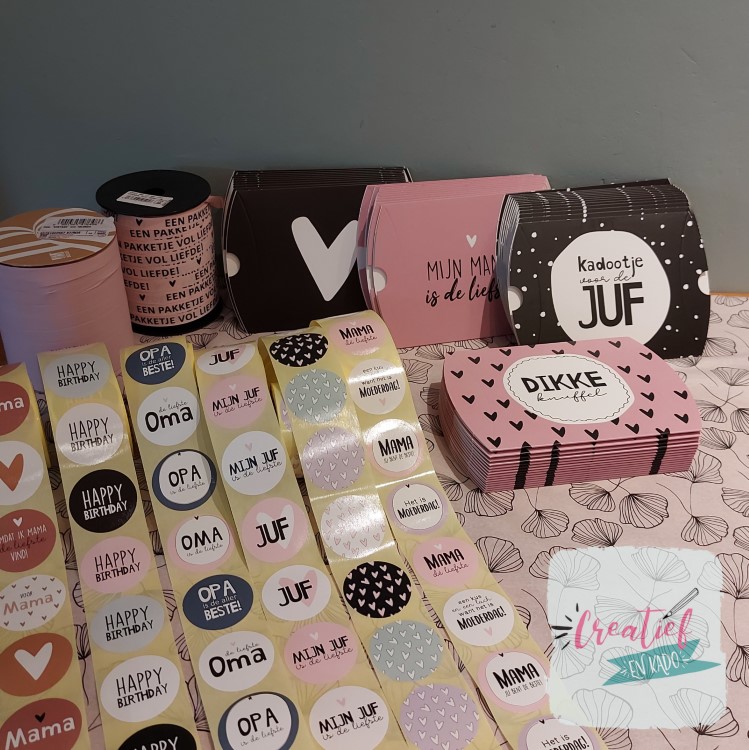 kadosticker, sluitsticker, kadodoosje, gondeldoosje, krullint, kadolint, inpakken