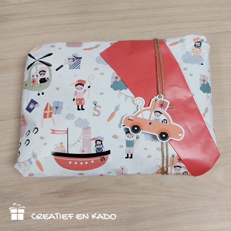 inpakpapier pakjes speurtocht, inpakken Sinterklaas, kadolabel pietmobiel, kadolabel Sinterklaas, inpakinspiratie