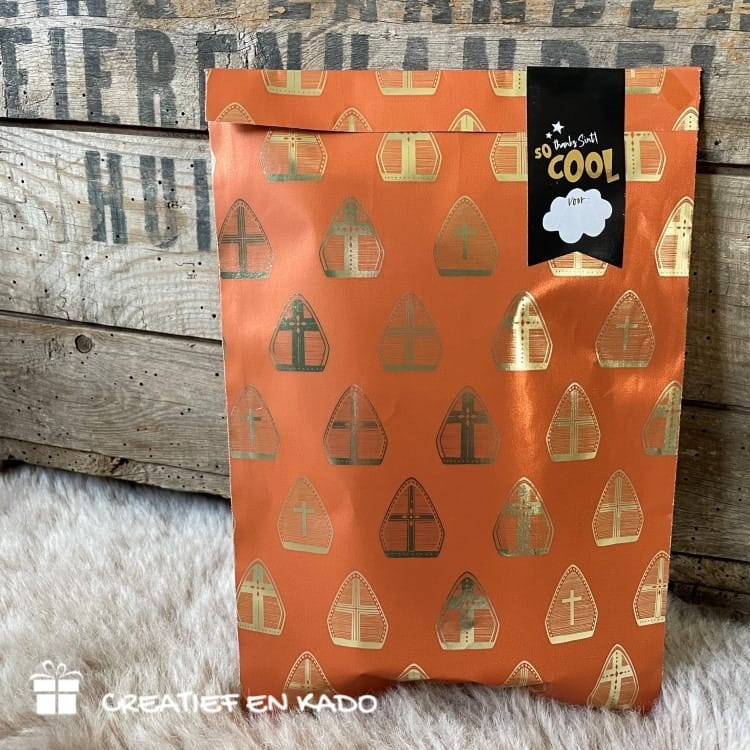 kadozakje Sinterklaas mijter goud, inpakken Sinterklaas, inpakinspiratie