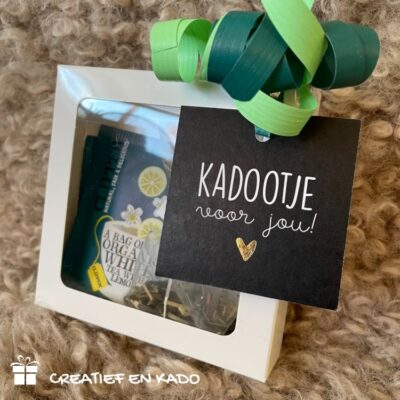 kraftdoosje met venster, kadolabel kadootje voor jou, inpakken, inpakinspiratie, Creatief en Kado | Kado en Traktatie Shop
