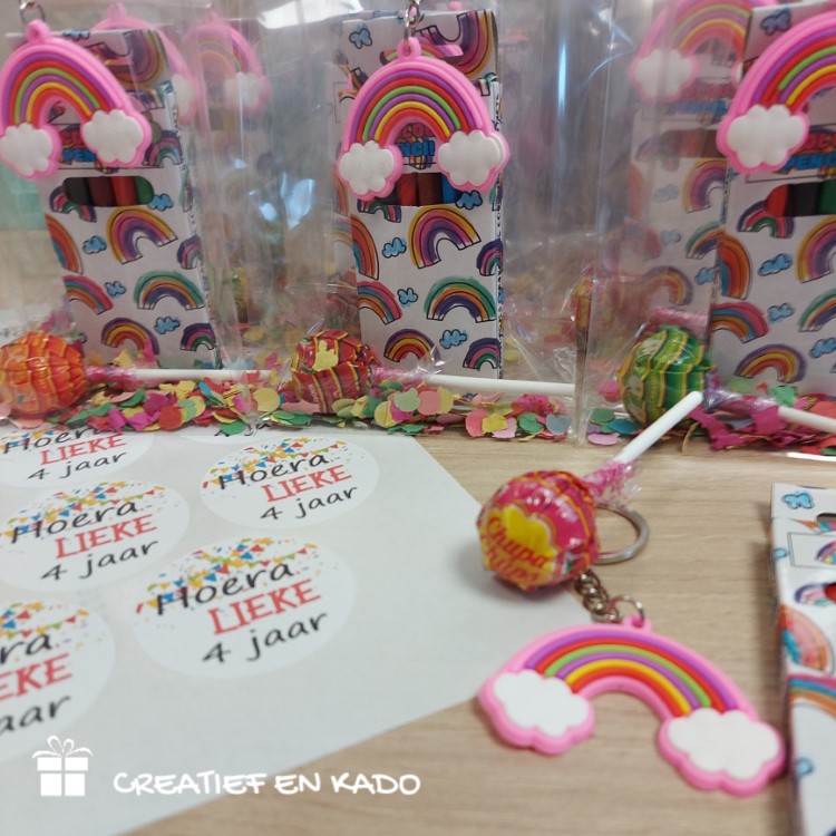regenboog potloodjes traktatie, traktatie idee, traktatie inspiratie, complete traktatie, trakteren