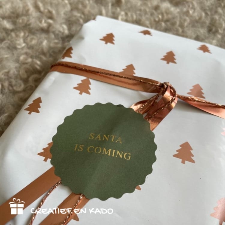 inpakpapier christmas trees, kadosticker santa love, kadosticker santa is coming, inpakken kerst, inpakinspiratie