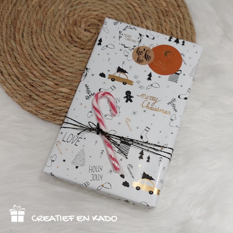 inpakpapier holly jolly, kadopapier kerstmis, kadosticker kerst, kadosticker hohoho, inpakken, inpakinspiratie