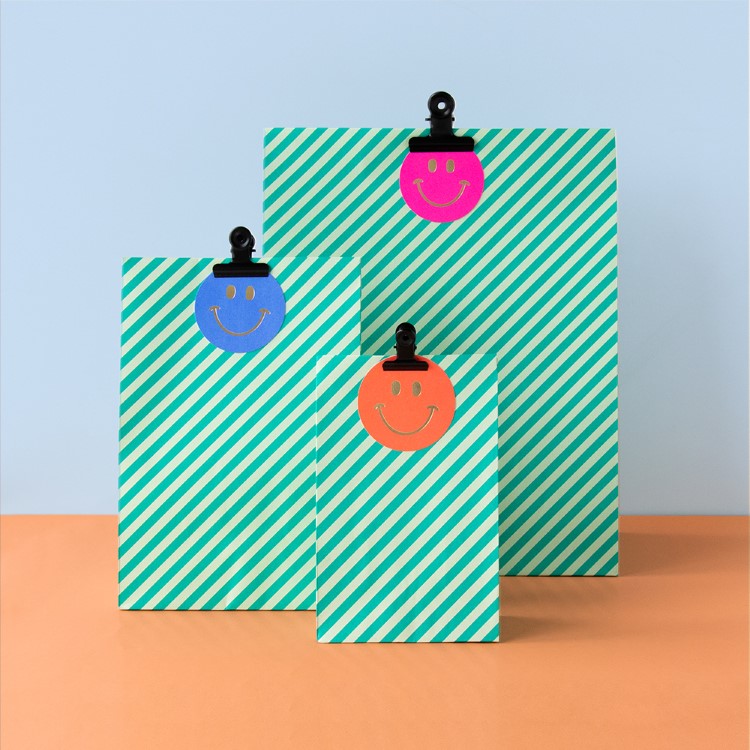 blokbodemzakje stripe diagonal turquise, inpakken, kadozakje, inpakinspiratie