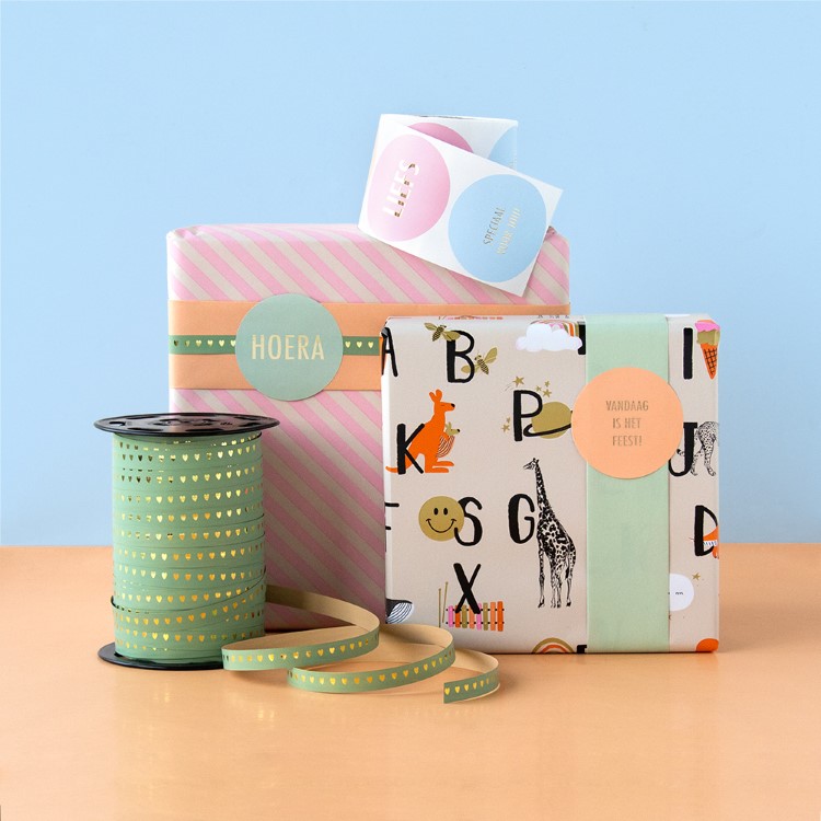 inpakpapier ABC sand, kadopapier alfabet, kadopapier dieren, inpakken, inpakinspiratie