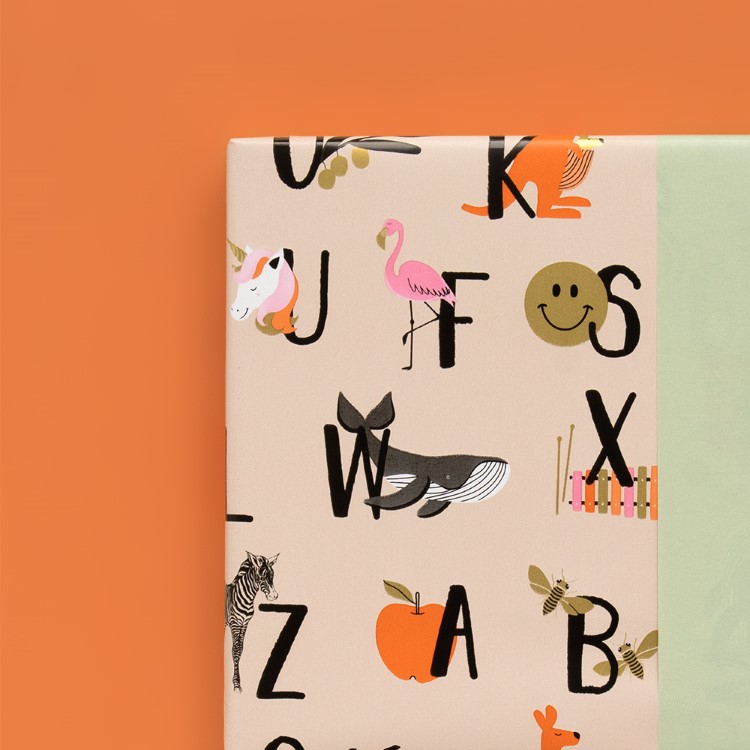 inpakpapier ABC sand, kadopapier alfabet, kadopapier dieren, inpakken, inpakinspiratie